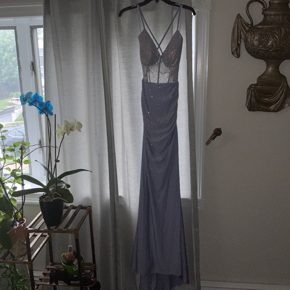 Prom dress - Picture 1 of 7